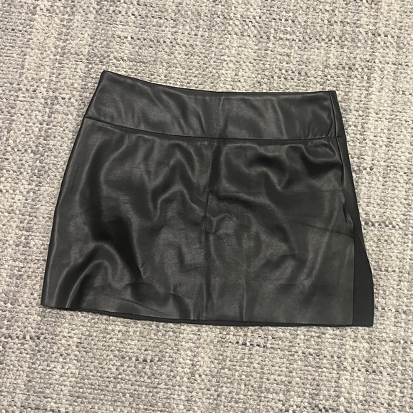 Tiger Mist Black Faux Leather Mini Skirt with Side Slit Size Small - Picture 2 of 5